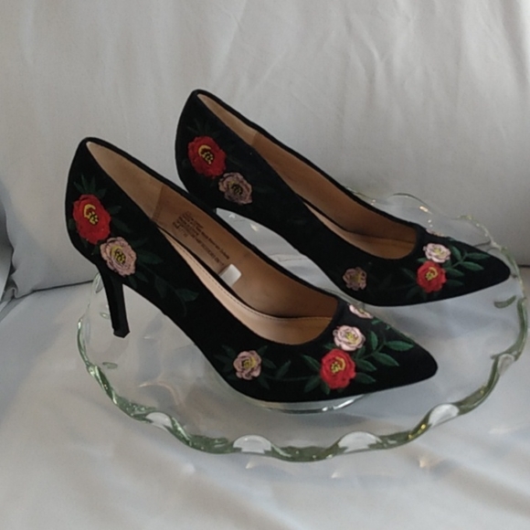 A new day Black Velvet heels with floral embroidery - Picture 2 of 12